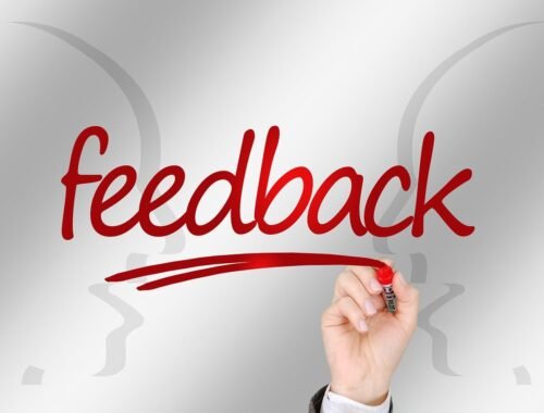 Article : La gestion des critiques et des retours : Transformez les Feedbacks en Or ! ✨